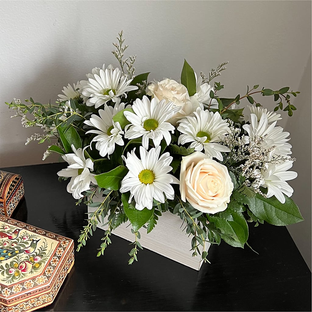 Fresh Linen Box Bouquet – Waynesboro Emporium, Waynesboro GA
