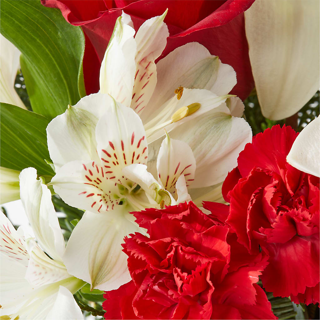 Holiday Season Bouquet –  Waynesboro Emporium, Waynesboro GA