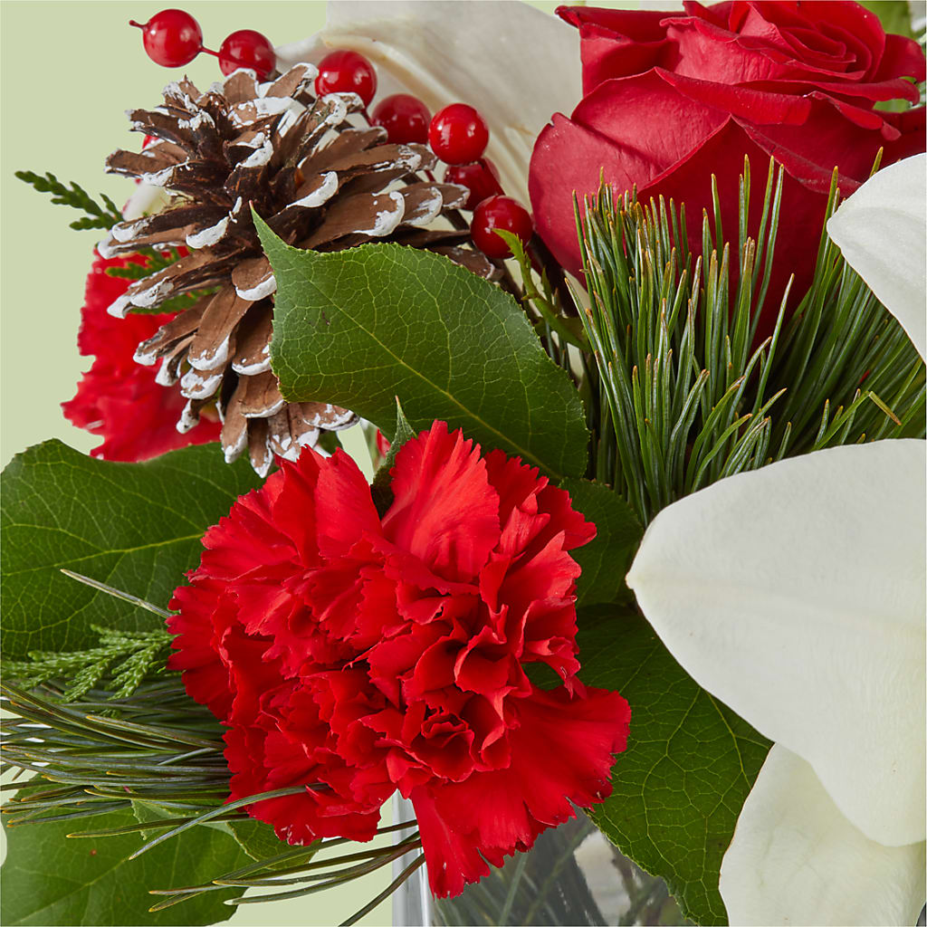 Glistening Icicles Bouquet –  Waynesboro Emporium, Waynesboro GA